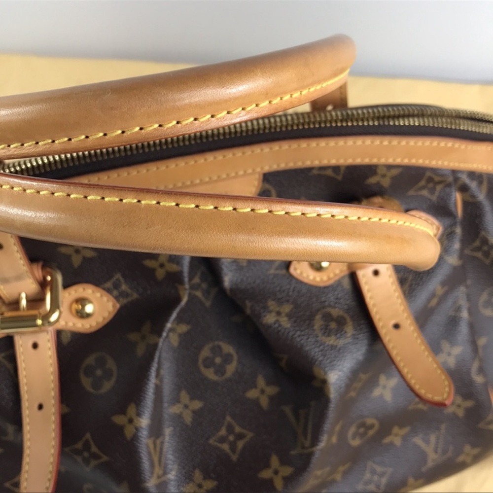 Authentic Louis Vuitton Zipper bag. Like new! In excellent conditions, - Picture 10 of 17